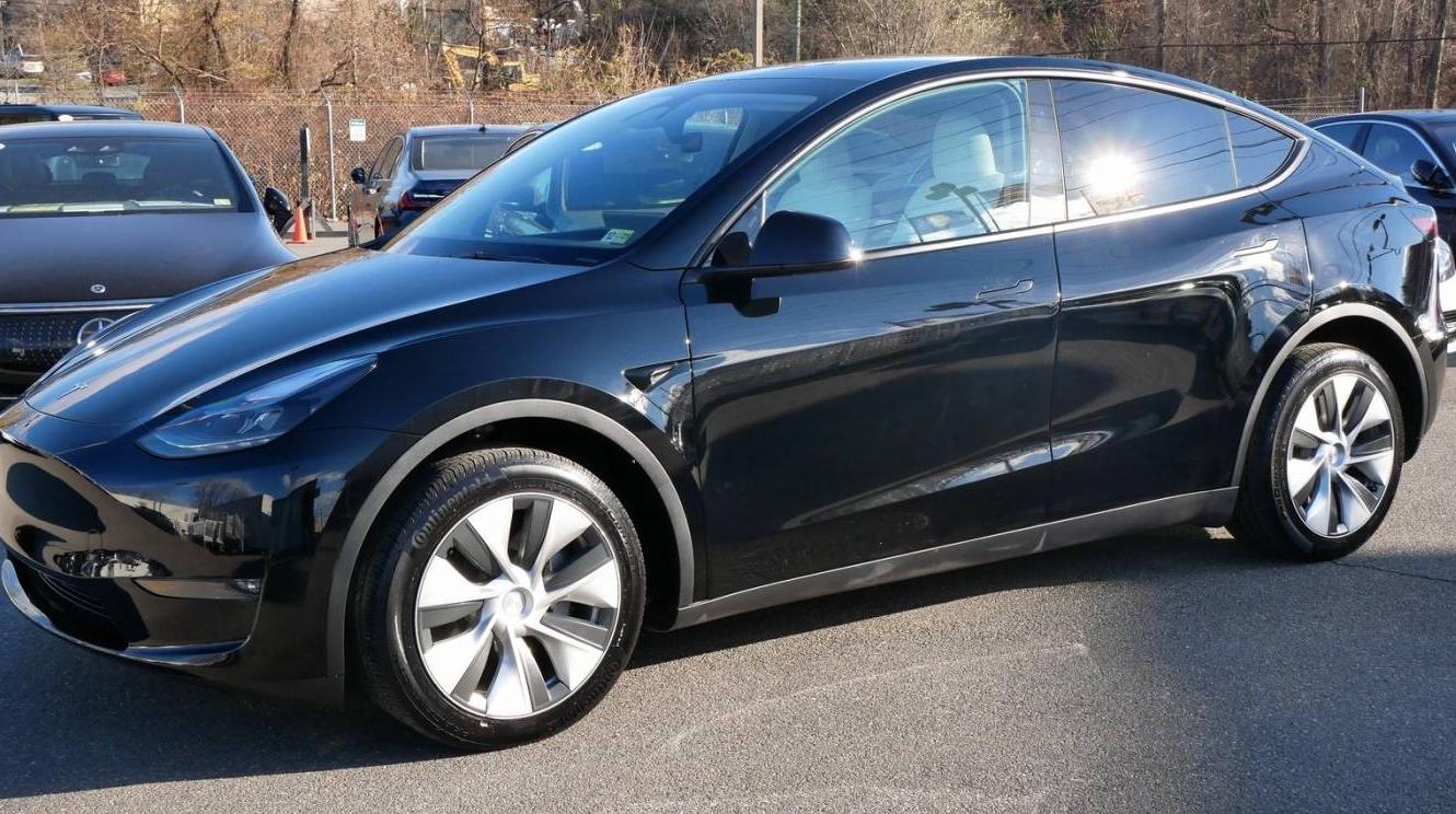 TESLA MODEL Y 2023 7SAYGDEE6PF800830 image